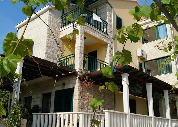 In With Sea View, Balcony, Air Conditioning, Wifi