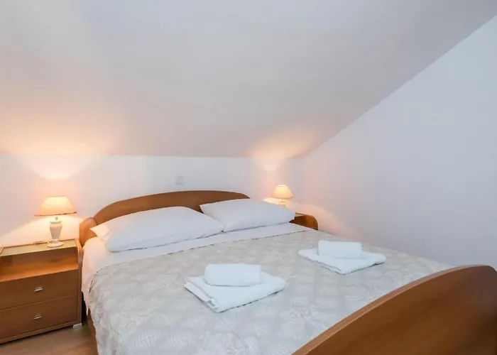 In With Sea View, Balcony, Air Conditioning, Wifi Apartman